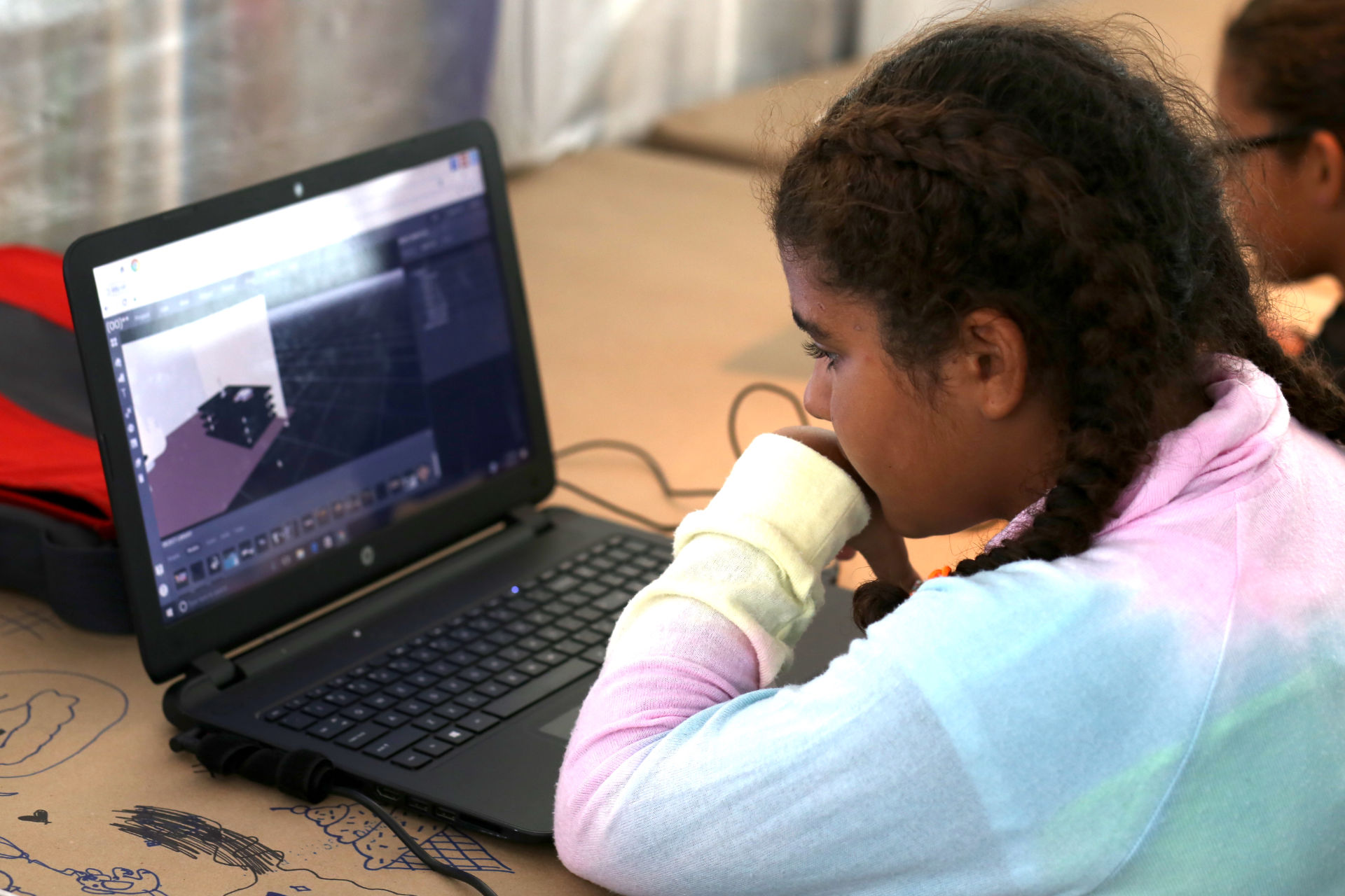 A girl using a 3D editor at XRCamp